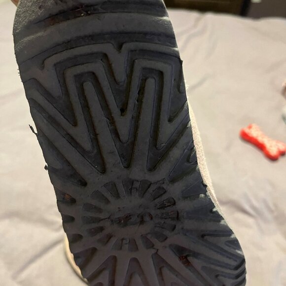 Grey ugg boot - Picture 2 of 5